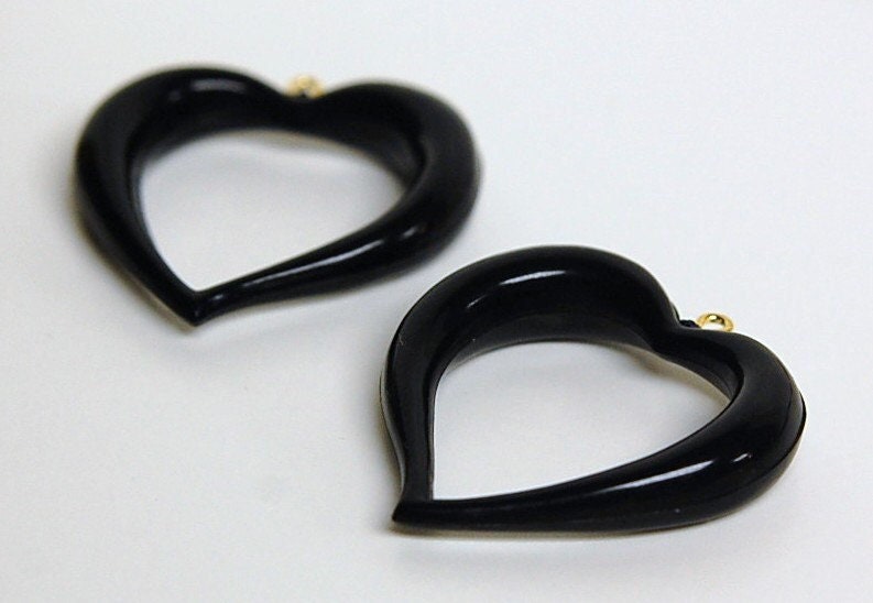 Vintage Black Acrylic Open Heart Pendants pnd059A