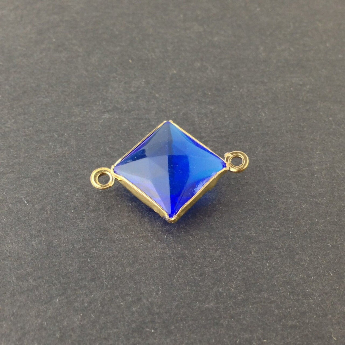 2 Loop Vintage Sapphire Acrylic Faceted Channel Set Square Drops 14mm (6) chr087D