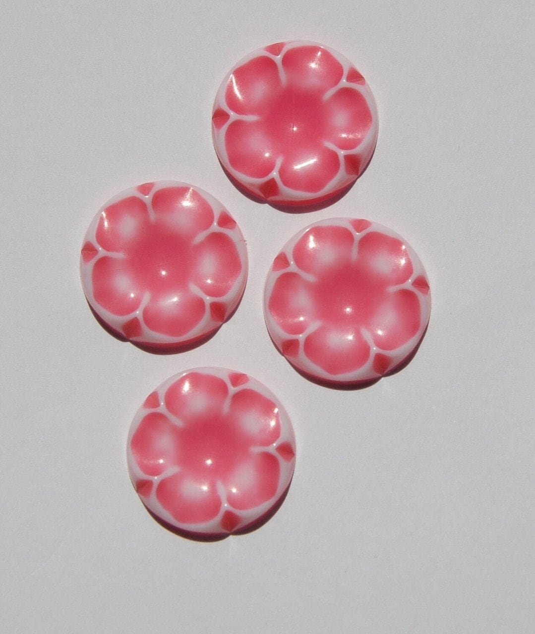 Vintage Plastic Pink and White Flower Cabochon 18mm cab647C