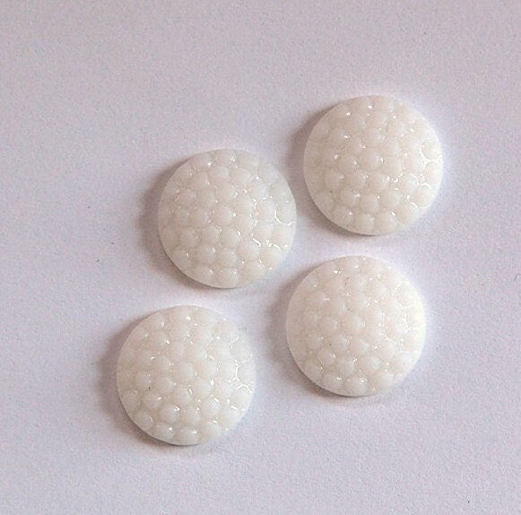 Vintage White Acrylic Bumpy Top Cabochons 15mm cab552