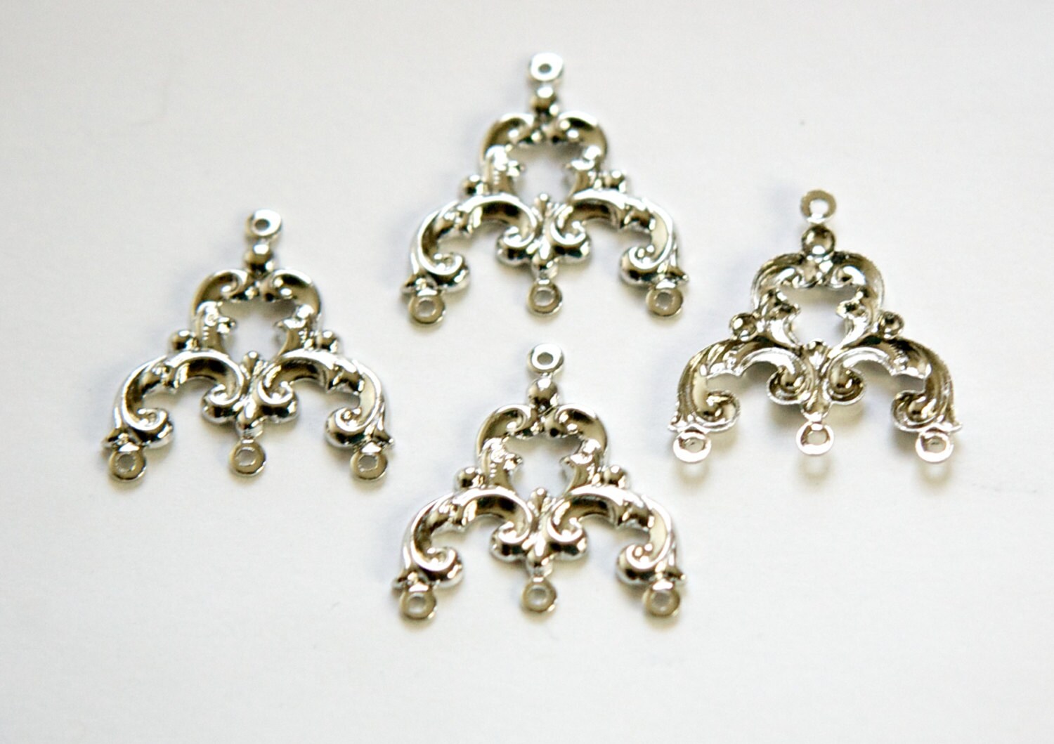 4 Loop Silver Plated Brass Scrolled Chandelier Pendant Findings 23x22mm (4) mtl084A