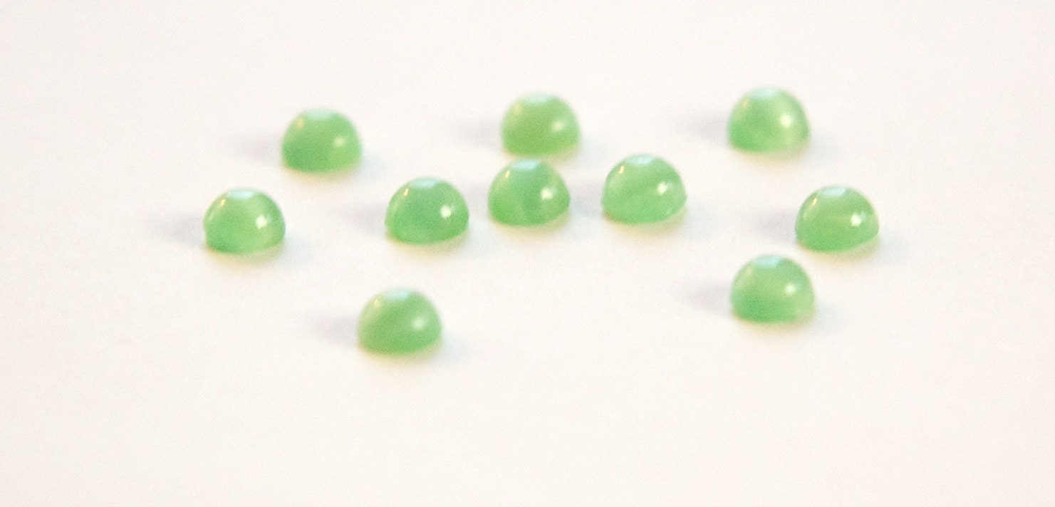 Vintage Green Moonglow Glass Cabochons 5mm (12) cab840B
