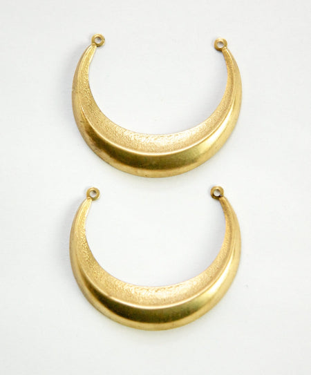 2 Loop Large Raw Brass Dapped Crescent Pendant Link (4) mtl083A
