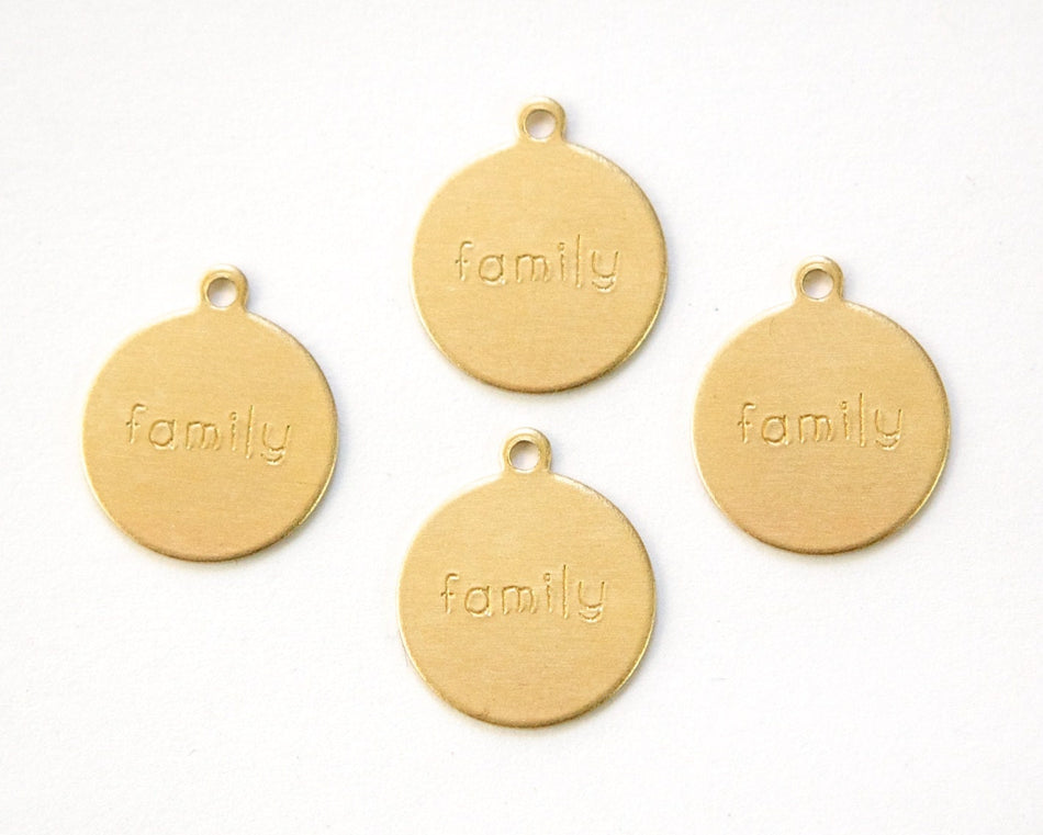 FAMILY Round Raw Brass Word Charm Drop with Loop (8) chr192K
