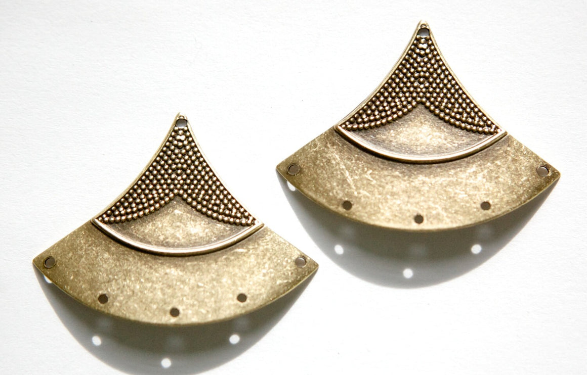 6 Hole Brass Ox Dapped Triangle Tribal Pendant Connector (4) mtl180E