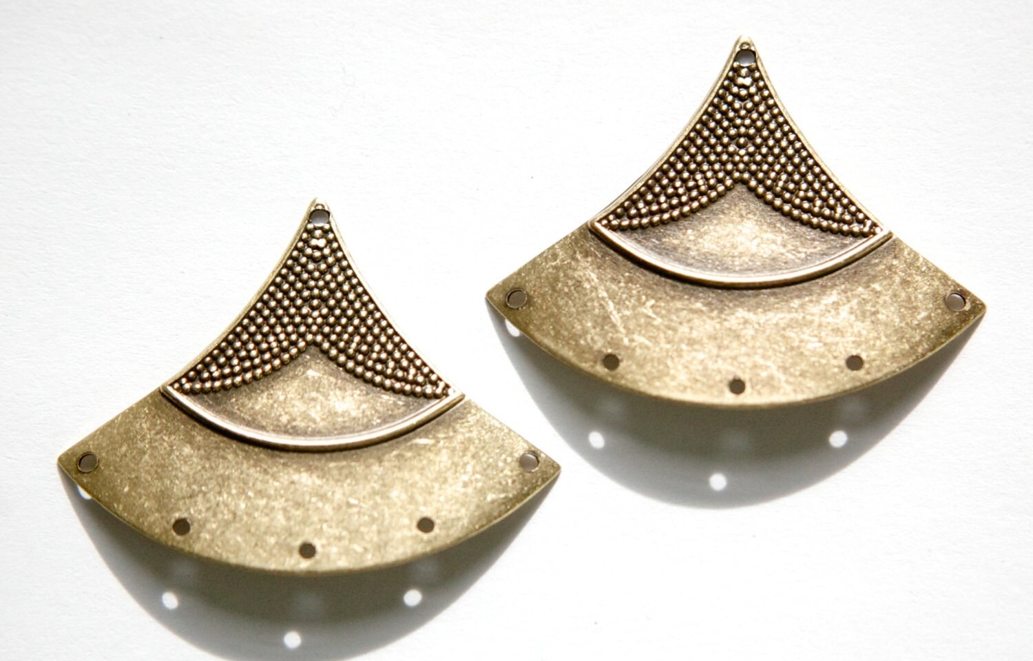 6 Hole Brass Ox Dapped Triangle Tribal Pendant Connector (4) mtl180E