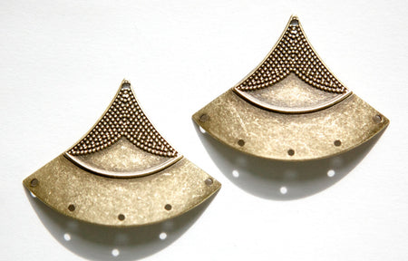 6 Hole Brass Ox Dapped Triangle Tribal Pendant Connector (4) mtl180E
