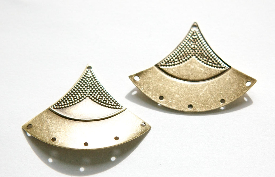 6 Hole Brass Ox Dapped Triangle Tribal Pendant Connector (4) mtl180E
