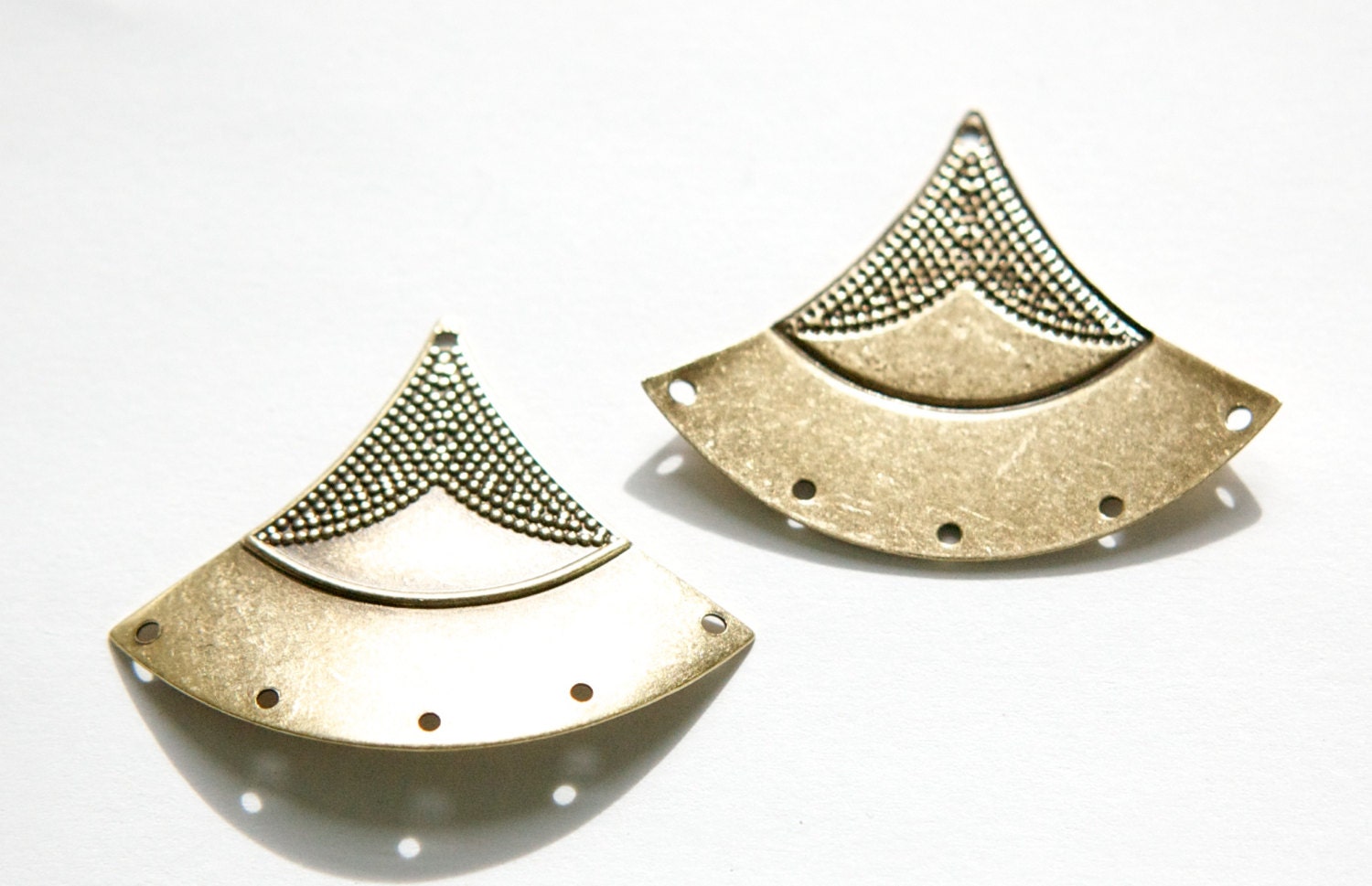 6 Hole Brass Ox Dapped Triangle Tribal Pendant Connector (4) mtl180E