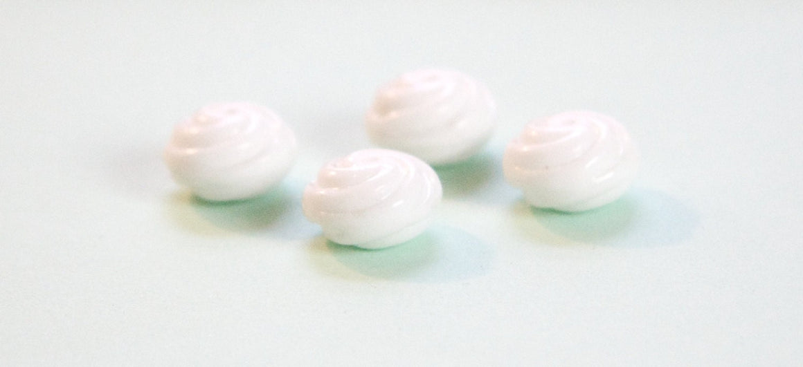 Vintage German Swirled White Glass Beads 15mm (6) grm068A