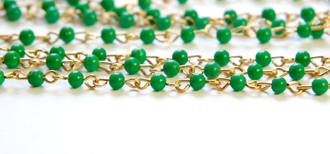 Vintage Jade Green Plastic Beaded Chain Coppery Gold Links Japan chn020K
