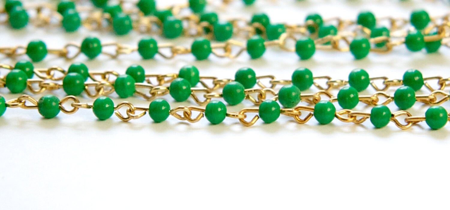 Vintage Jade Green Plastic Beaded Chain Coppery Gold Links Japan chn020K