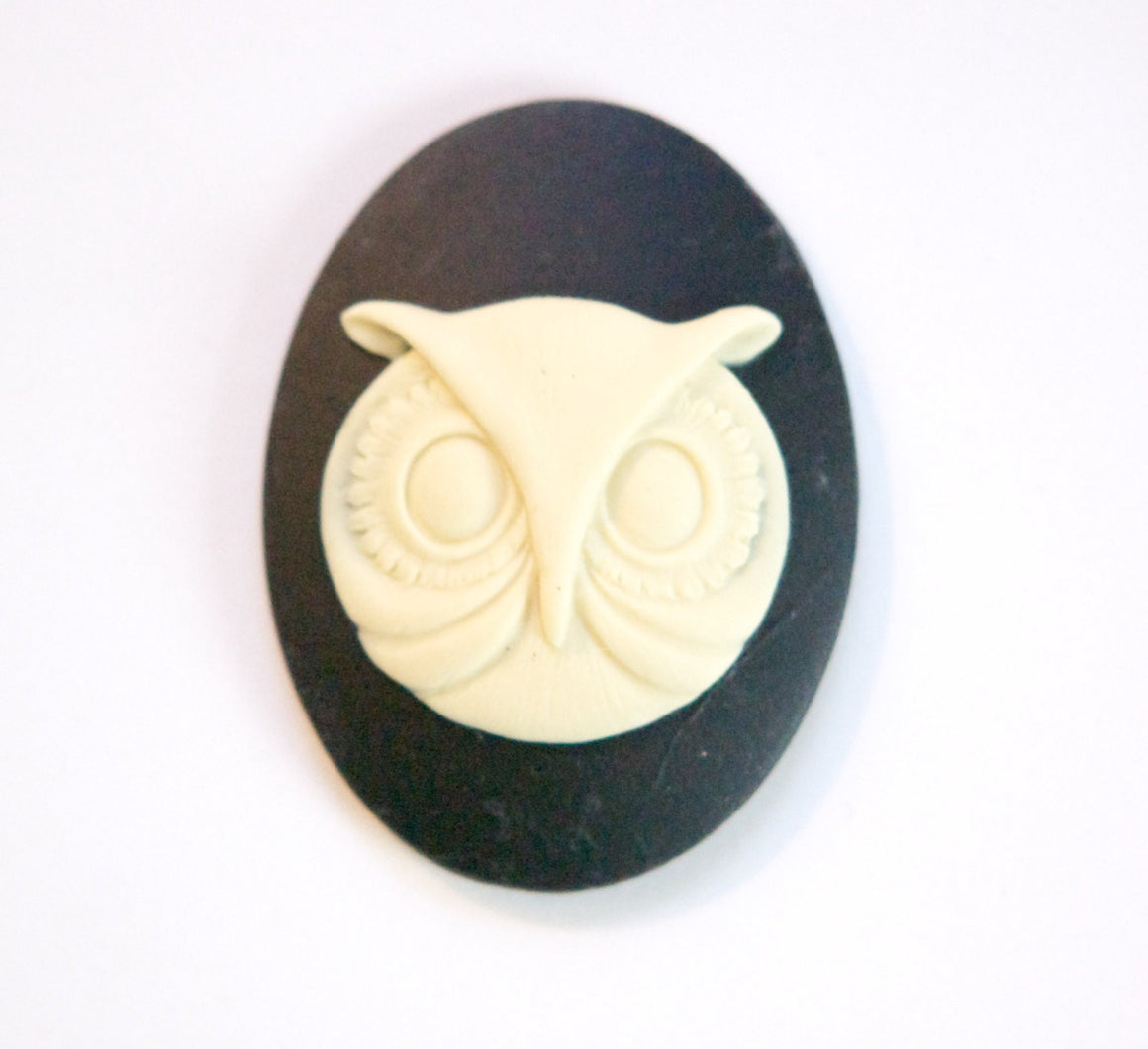 Ivory Owl Face on Black Cameo Acrylic Cabochons 40x30mm (2) cab842G