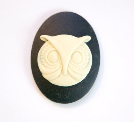 Ivory Owl Face on Black Cameo Acrylic Cabochons 40x30mm (2) cab842G