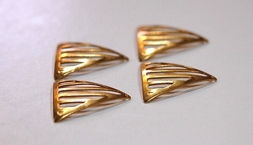 1 Hole Raw Brass Dapped Open Work Triangle Pendant (4) mtl145B