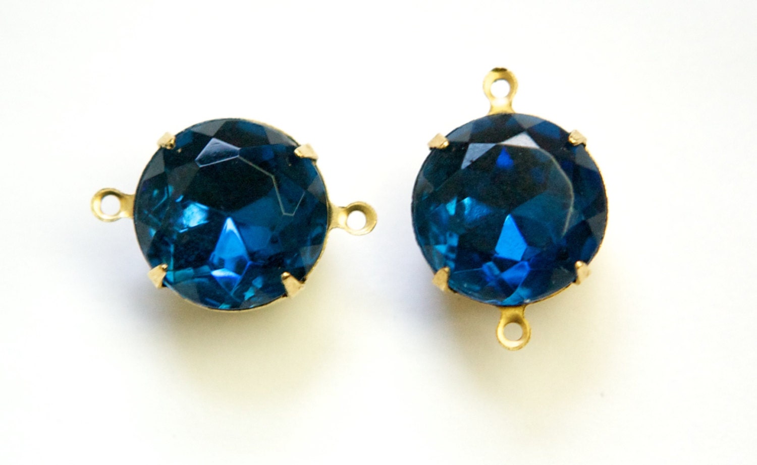 Vintage Montana Sapphire Faceted Glass Stones 2 Loop Brass Settings 15mm rnd012H2
