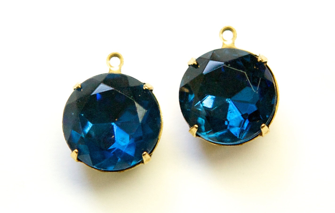 Vintage Montana Sapphire Faceted Glass Stones 1 Loop Brass Settings 15mm rnd012H