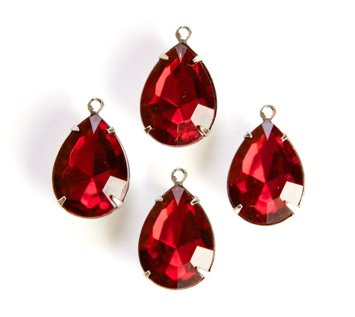 Vintage Faceted Acrylic Ruby Teardrop 1 Loop Silver Setting (4) 18X13mm par006J
