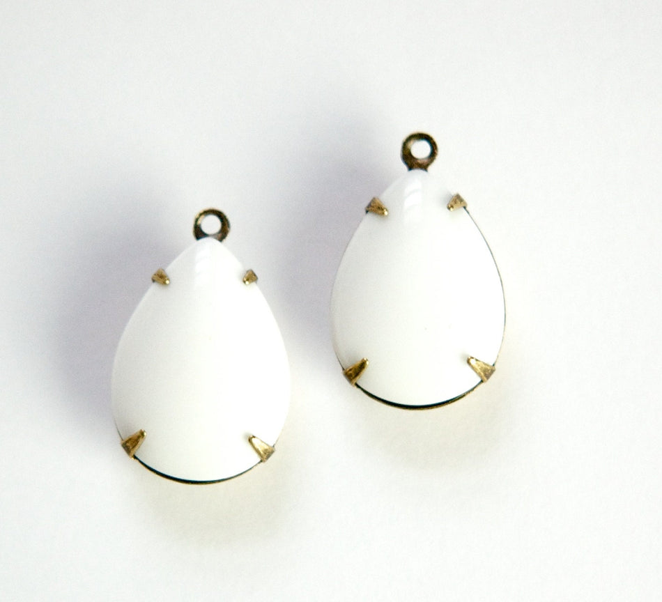 Vintage White Glass Teardrop Stones 1 Loop Brass Ox Setting 18x13mm par011LL
