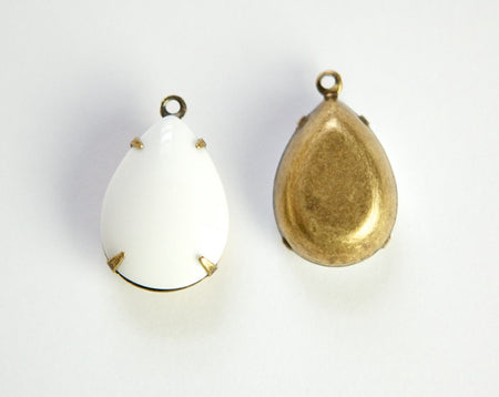 Vintage White Glass Teardrop Stones 1 Loop Brass Ox Setting 18x13mm par011LL