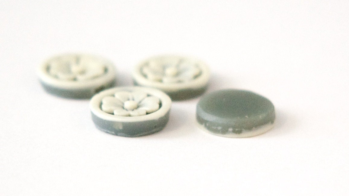 Vintage Off White Etched Flower on Grey Acrylic Cabochons Japan 11mm (4) cab846A