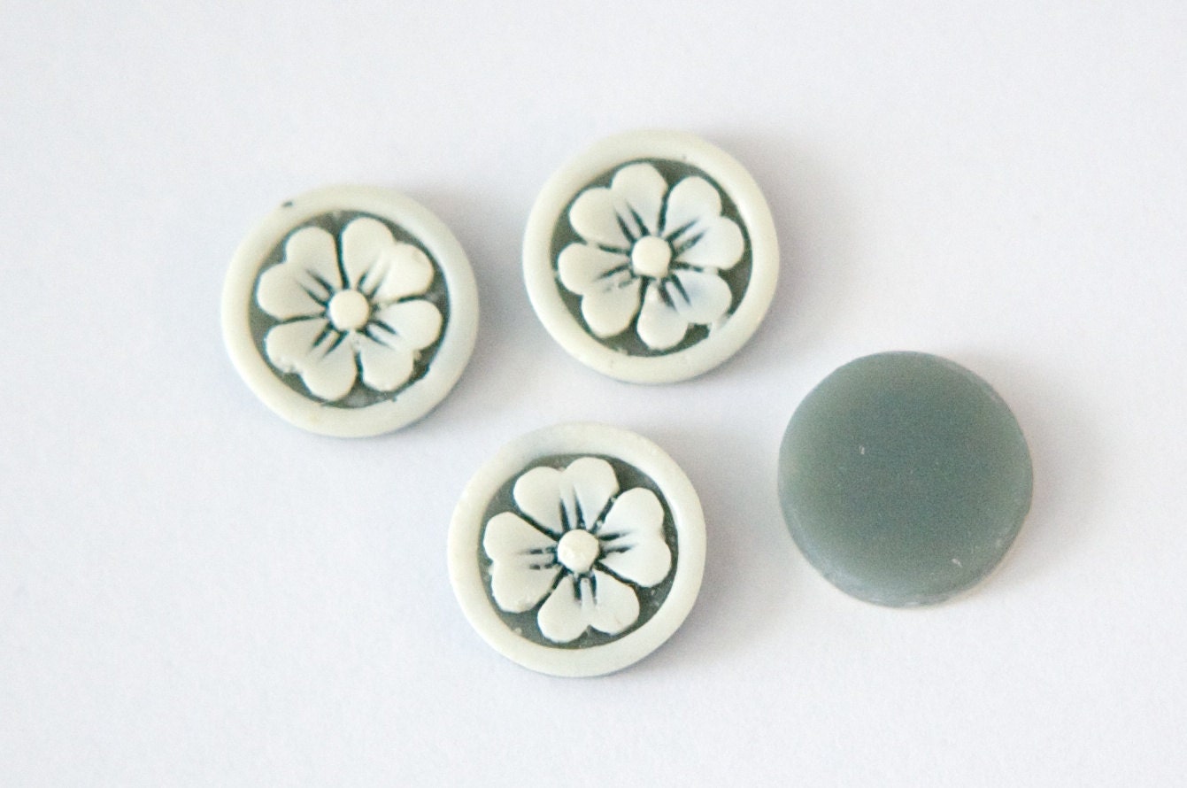 Vintage Off White Etched Flower on Grey Acrylic Cabochons Japan 11mm (4) cab846A