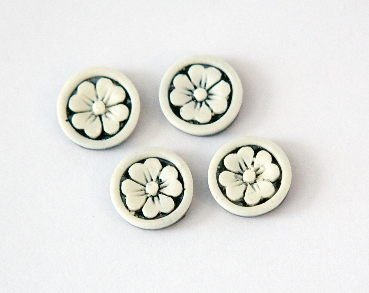 Vintage Off White Etched Flower on Black Acrylic Cabochons Japan 11mm (4) cab846C