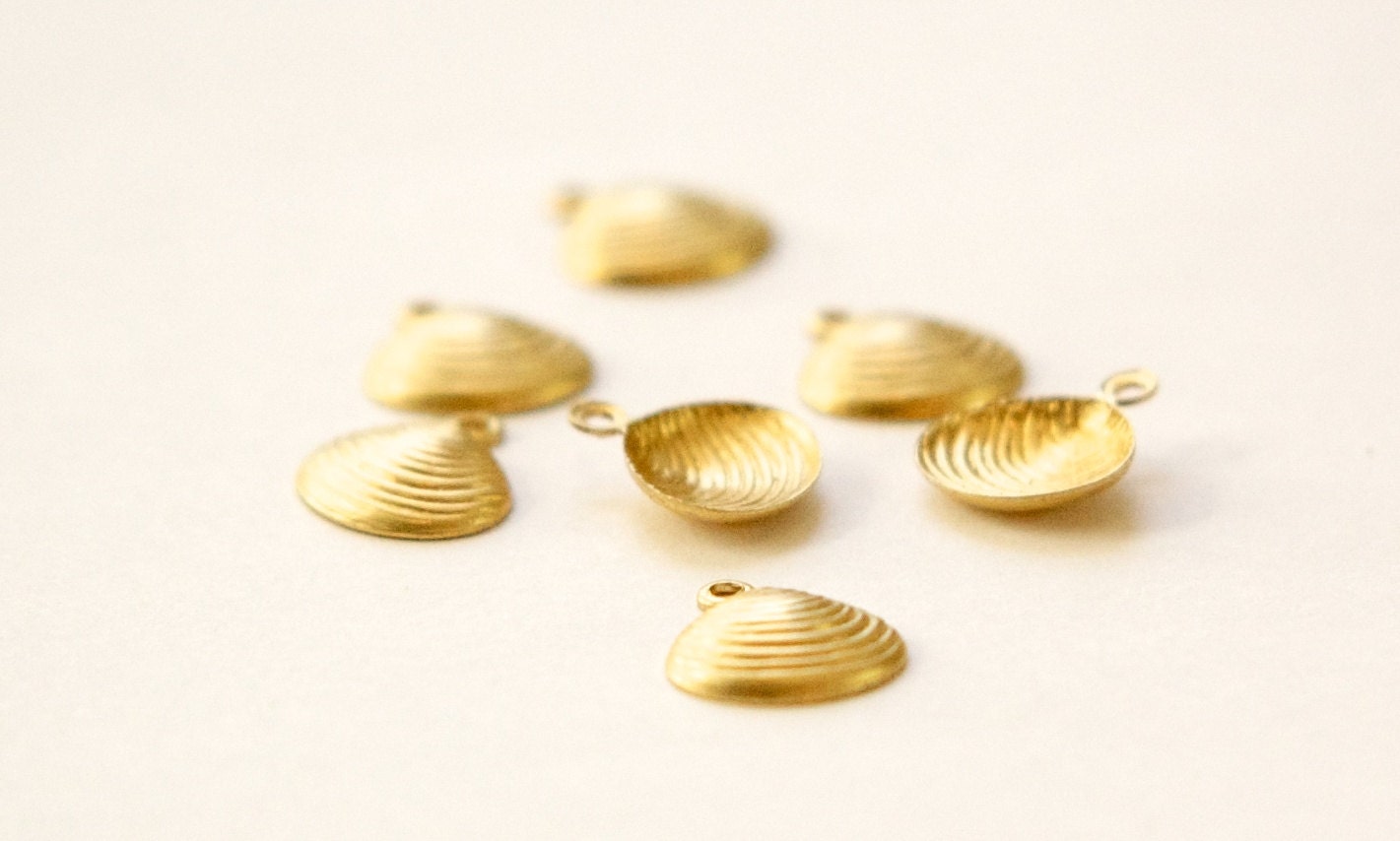 Top Loop Raw Brass Ribbed Clam Shell Charm (8) chr019A
