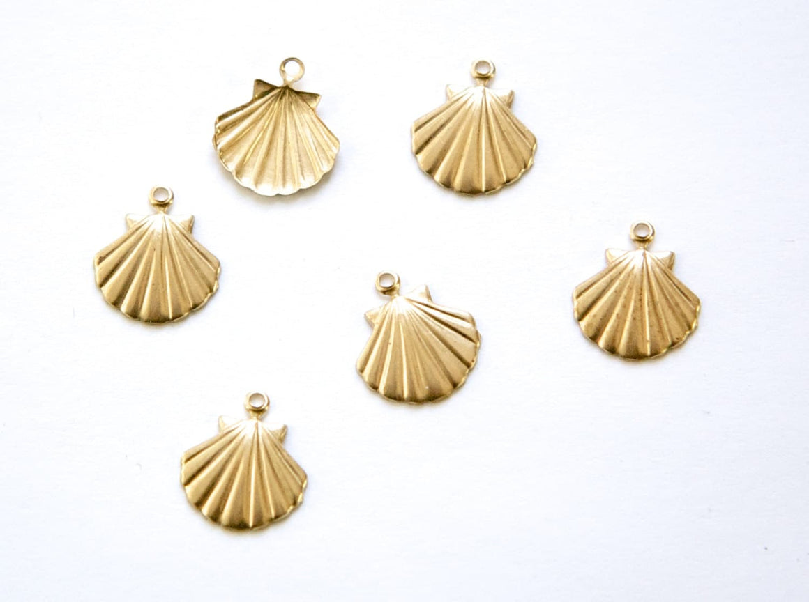 Top Loop Raw Brass Scallop Shell Charm (8) chr019C