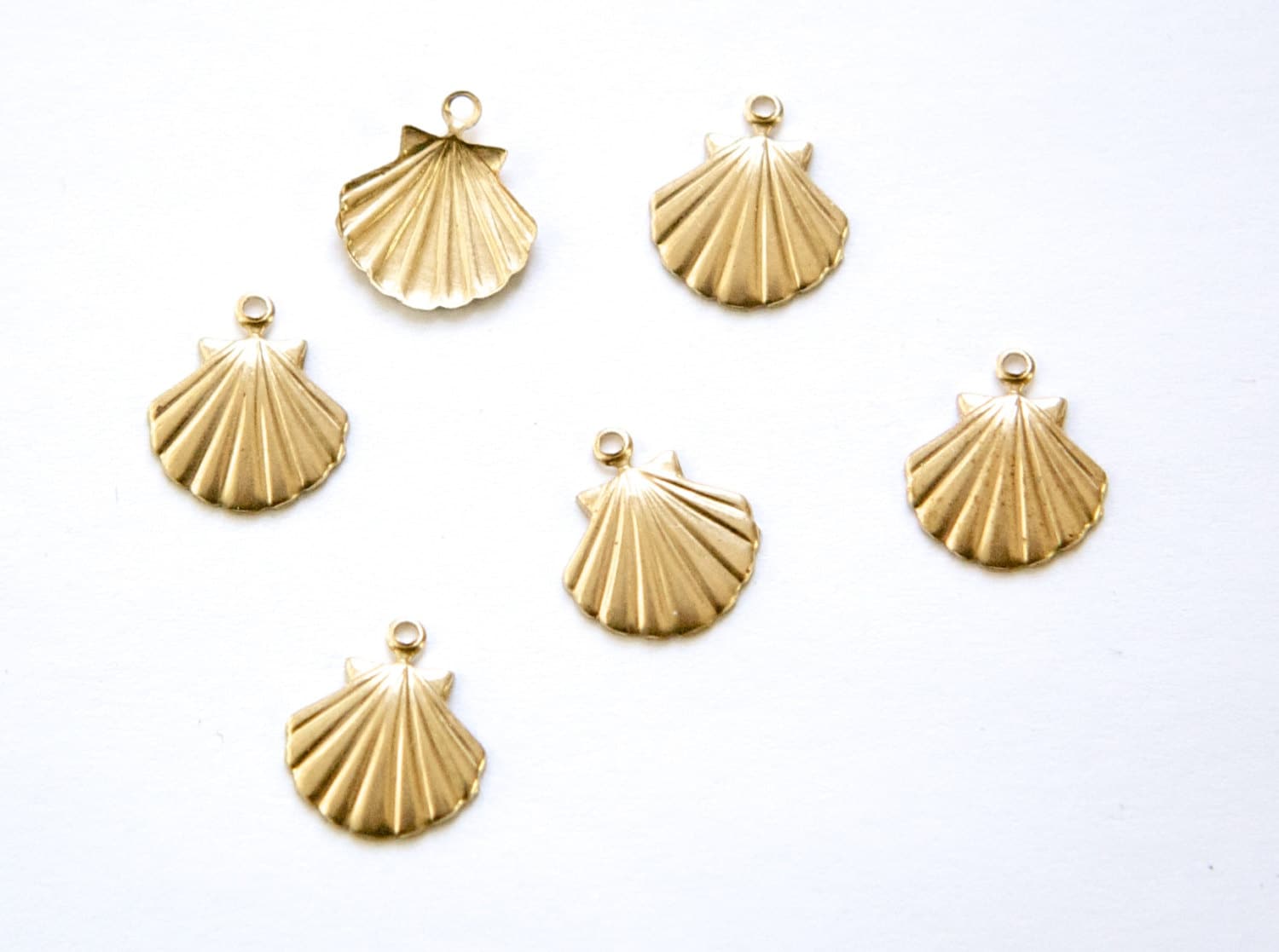 Top Loop Raw Brass Scallop Shell Charm (8) chr019C