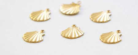 Top Loop Raw Brass Scallop Shell Charm (8) chr019C