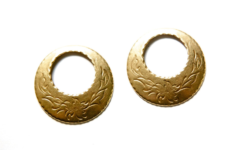 Etched Floral Raw Brass Hoop Pendant 30mm (6) mtl416A