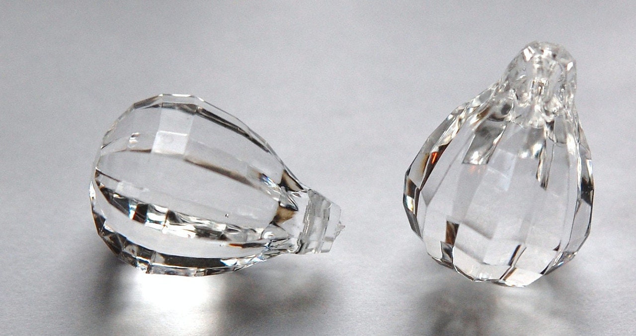 Vintage Crystal Clear Faceted Acrylic Pendants Drops Sm pnd072