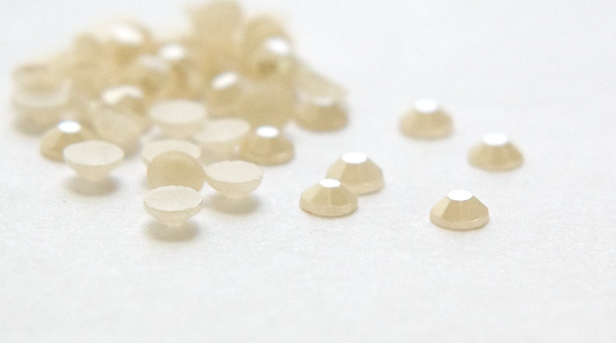 Vintage Ivory Pearl Faceted Glass Cabochons 5mm cab481A