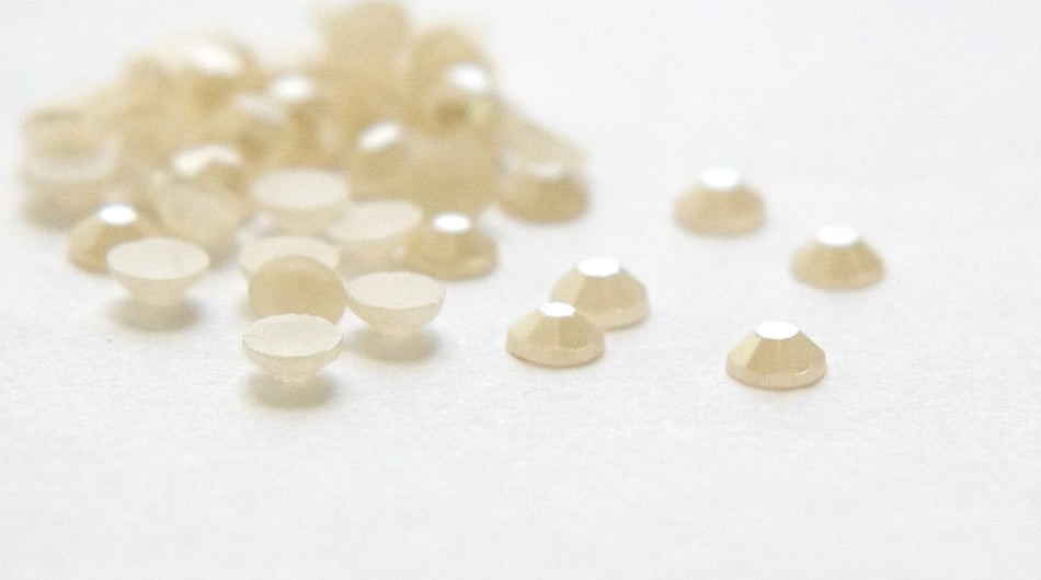 Vintage Ivory Pearl Faceted Glass Cabochons 5mm cab481A