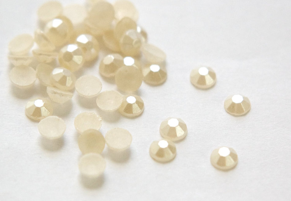 Vintage Ivory Pearl Faceted Glass Cabochons 5mm cab481A