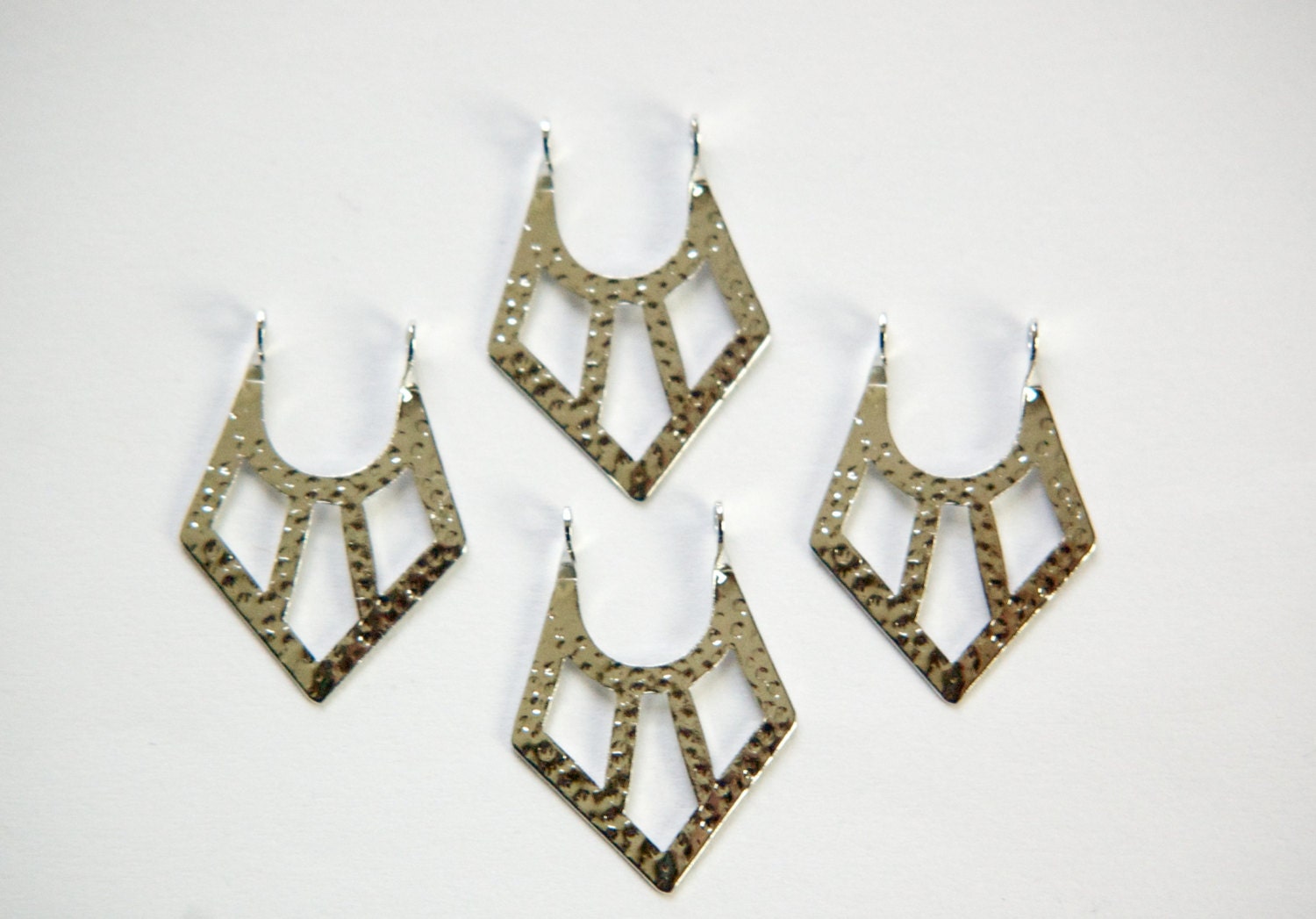 2 Loop Silver Plated Hammered V Pendants Drops (6) 24x18mm mtl182C