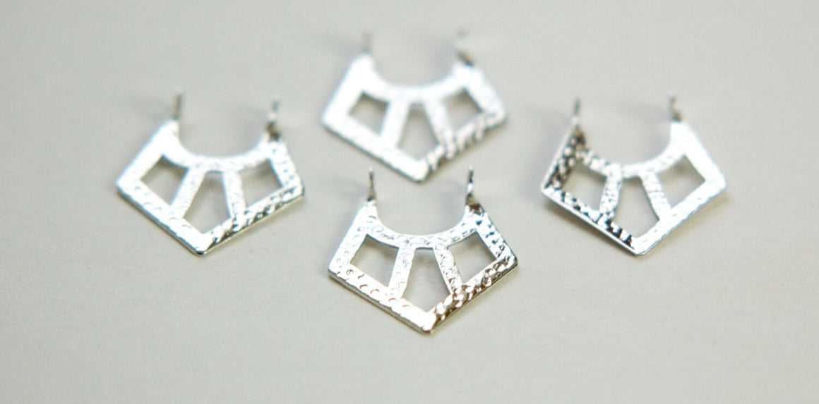 2 Loop Silver Plated Hammered V Pendants Drops (6) 24x18mm mtl182C