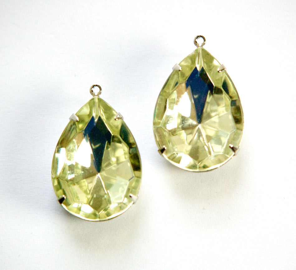 Vintage Faceted Jonquil Acrylic Teardrop Stone 1 Loop Silver Setting 25x18mm par017E