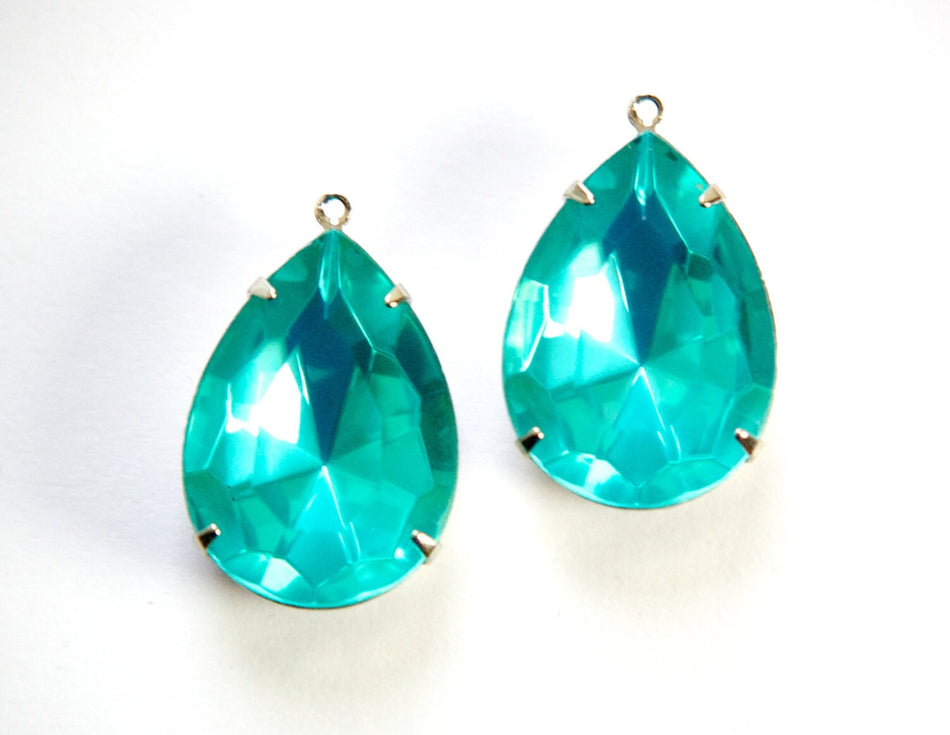 Vintage Faceted Aqua Acrylic Teardrop Stone 1 Loop Silver Setting 25x18mm par017D