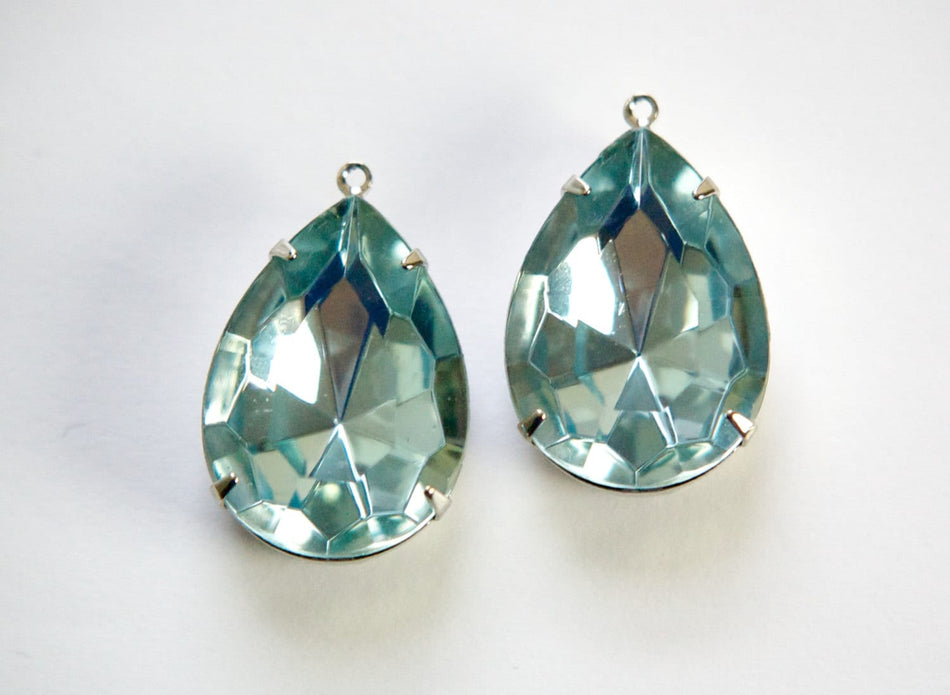 Vintage Faceted Lt sapphire Acrylic Teardrop 1 Loop Silver Setting 25x18mm (2) par017B
