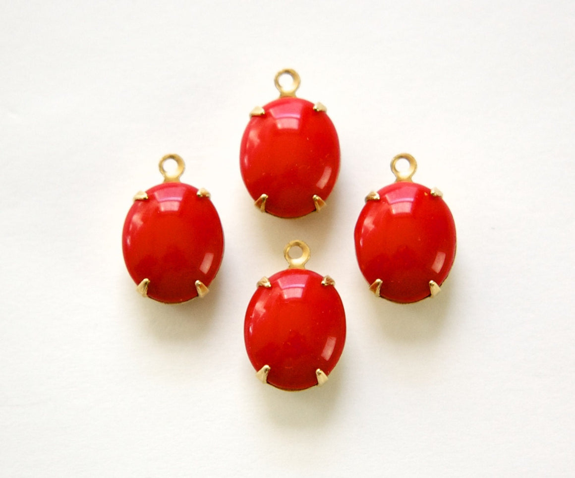 Vintage Opaque Red Oval Stones in 1 Loop Brass Setting 12mmx10mm (4) ovl011J