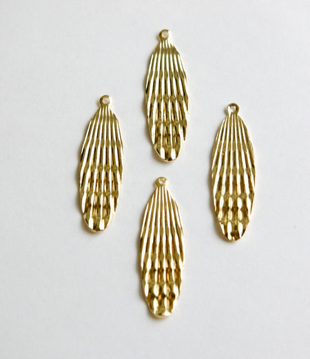 Raw Brass Ribbed Wavy Oval Top Loop Pendant (6) mtl424A