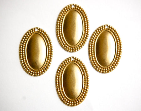 1 Hole Raw Brass Beaded Border Oval Charm Pendant Drop (6) mtl396E
