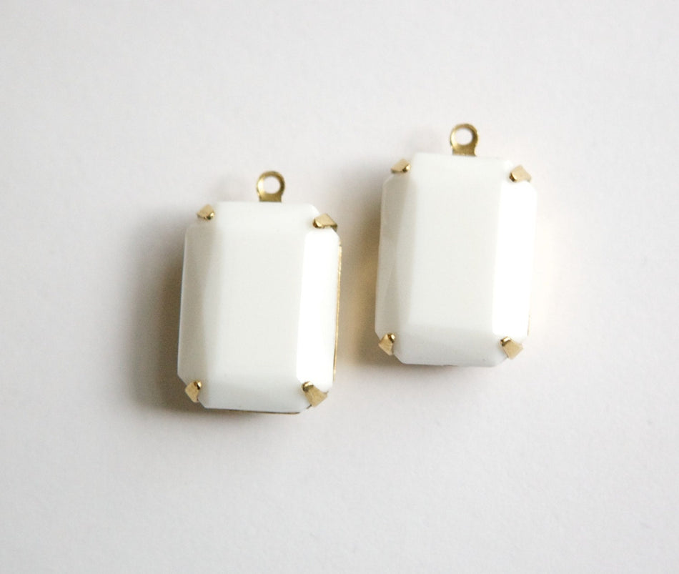Vintage White Faceted Stones 1 Loop Brass Settings 18x13mm squ004MM
