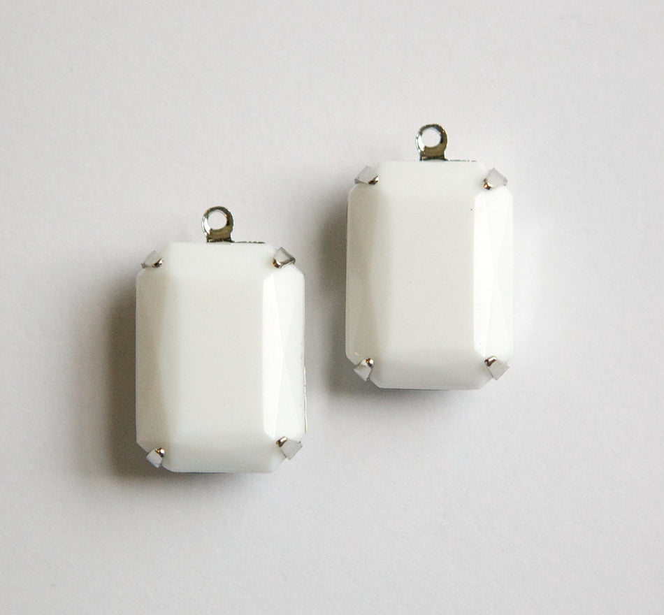 Vintage White Faceted Stones 1 Loop Silver Settings 18x13mm squ009MM