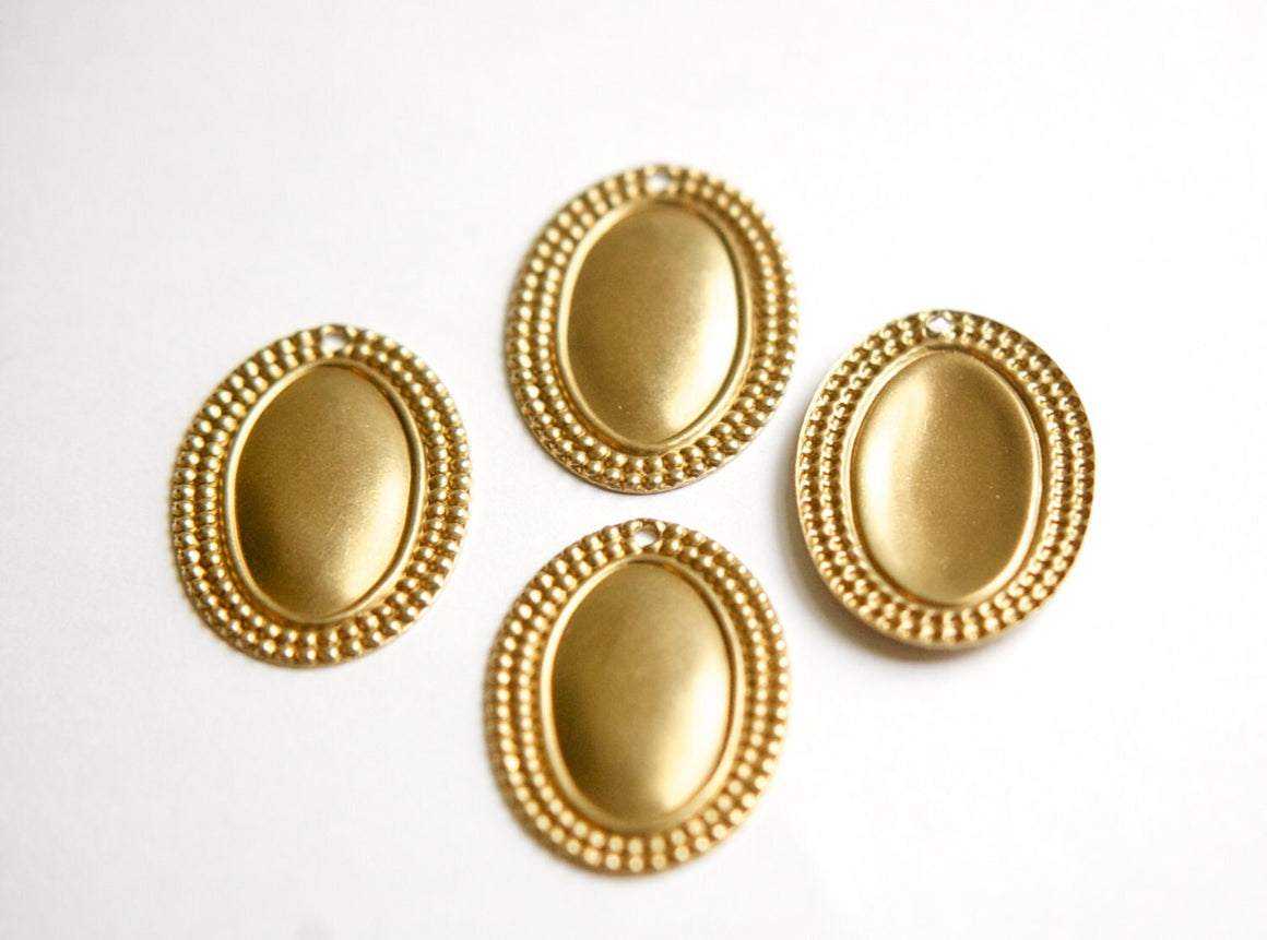 1 Hole Raw Brass Beaded Border Oval Charm Pendant Drop (6) mtl396E