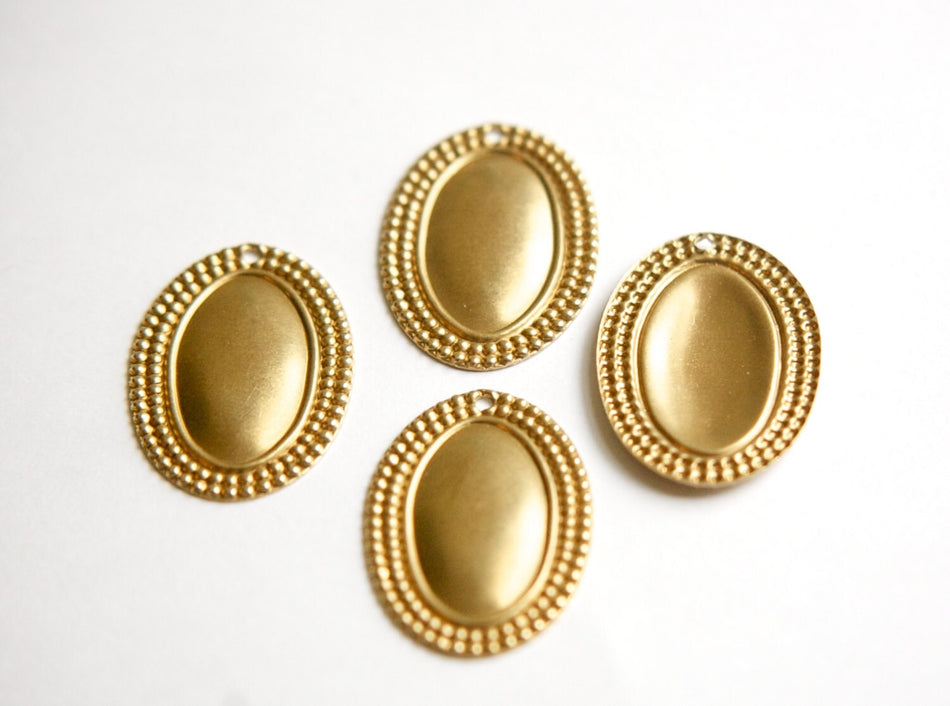 1 Hole Raw Brass Beaded Border Oval Charm Pendant Drop (6) mtl396E