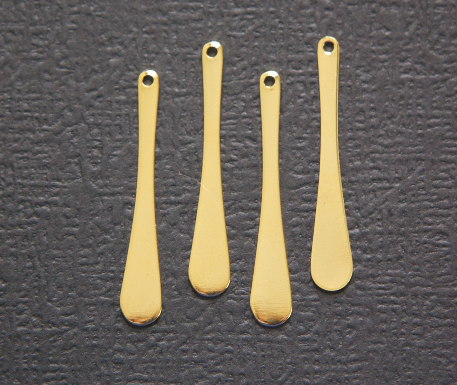 Gold Plated Long Rounded Teardrop Pendant Drops (6) mtl373E