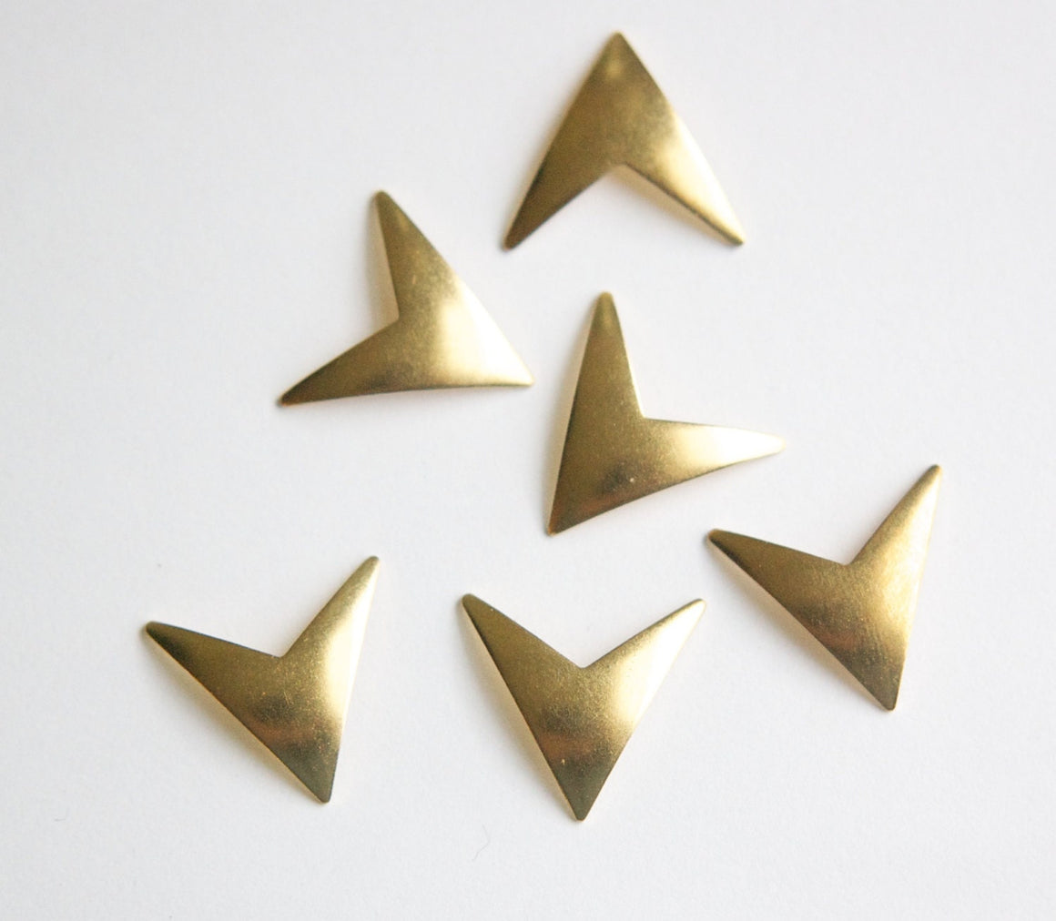 No Hole Raw Brass Dapped Triangle Arrow V Finding (6) mtl430A